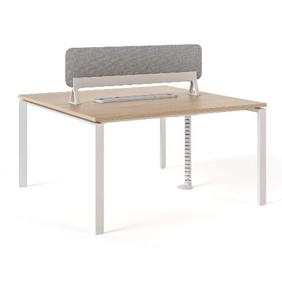 দুই ব্যক্তি ডাবল সাইডেড ওয়ার্কস্টেশন ক্যাবল ম্যানেজমেন্ট স্ক্রিন সহ স্টাফ ডেস্ক আধুনিক শৈলী